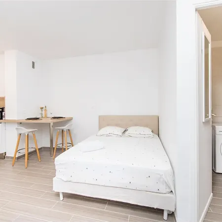Joli Renove - Front De - Dt Apartment Menton